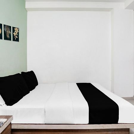 Hotel O Vanya Palace 아흐메다바드 외부 사진