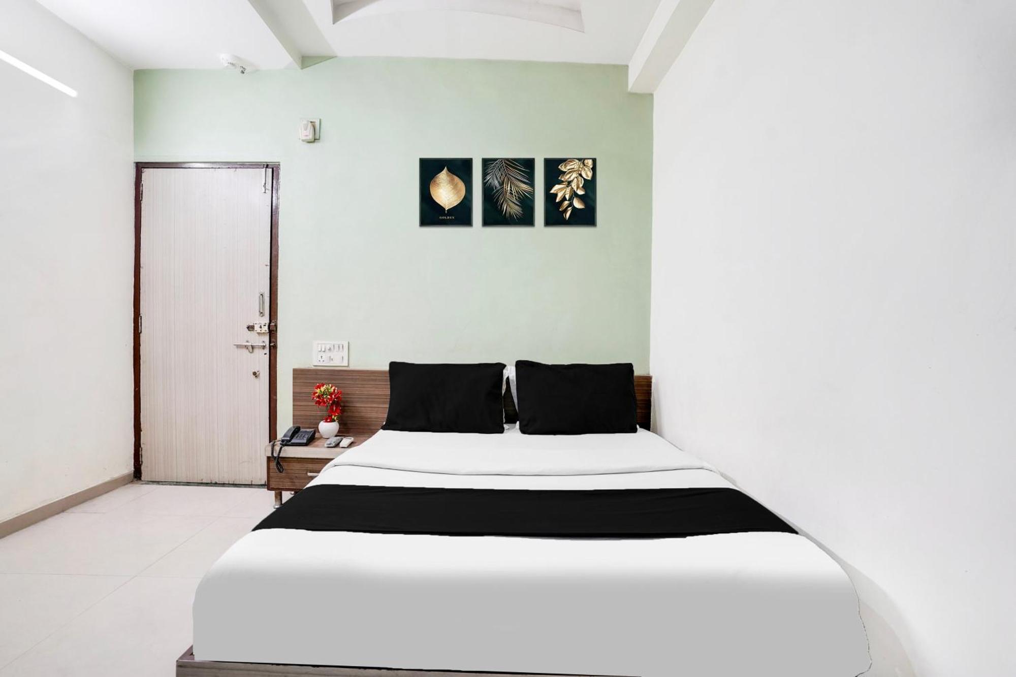 Hotel O Vanya Palace 아흐메다바드 외부 사진